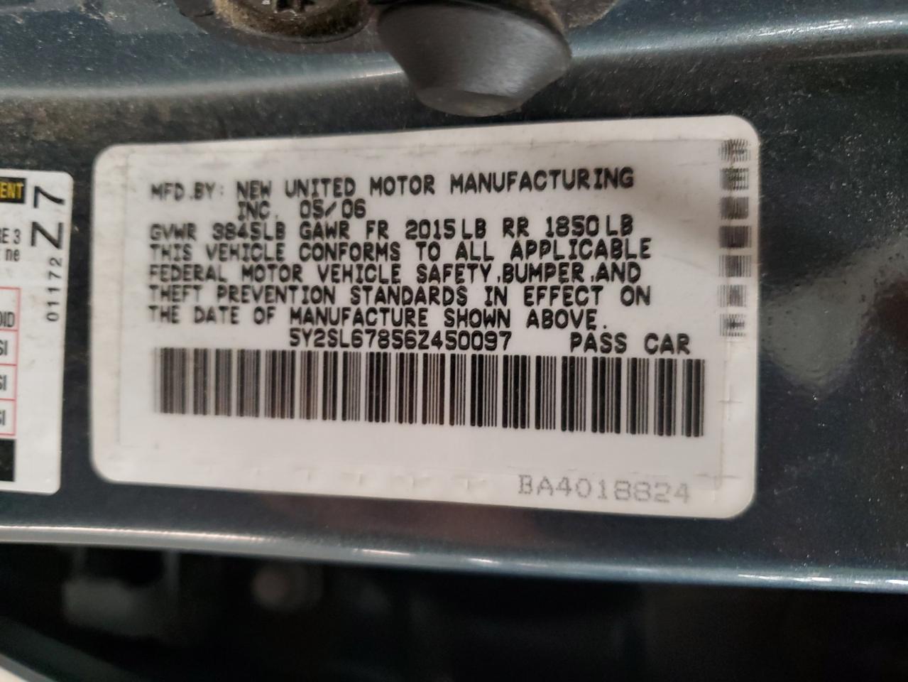 2006 Pontiac Vibe - Image 12