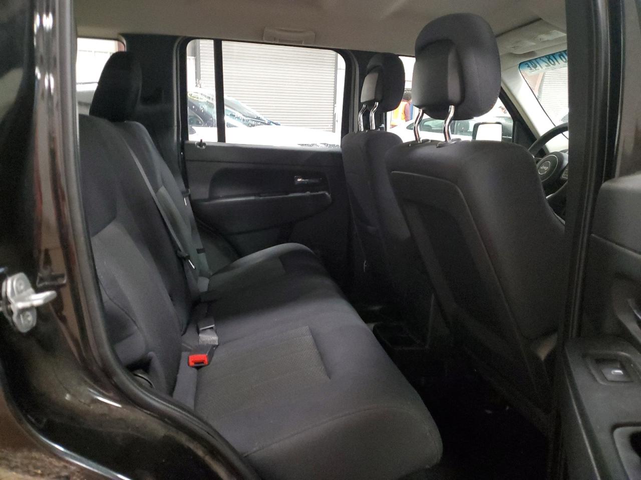 2011 Jeep Liberty (North America) - Image 12