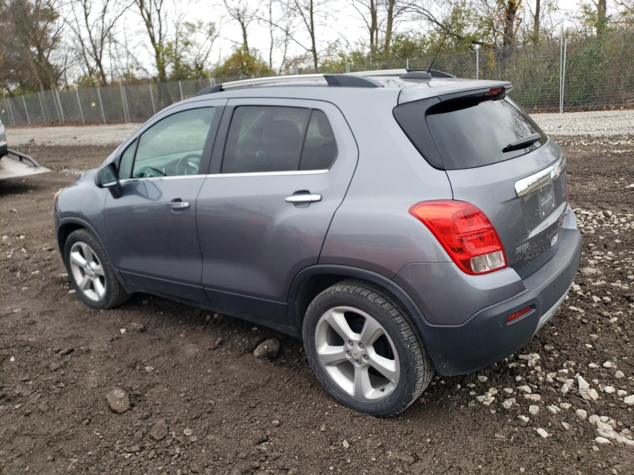 KL7CJNSB0FB199261 2015 CHEVROLET TRAX - Image 2