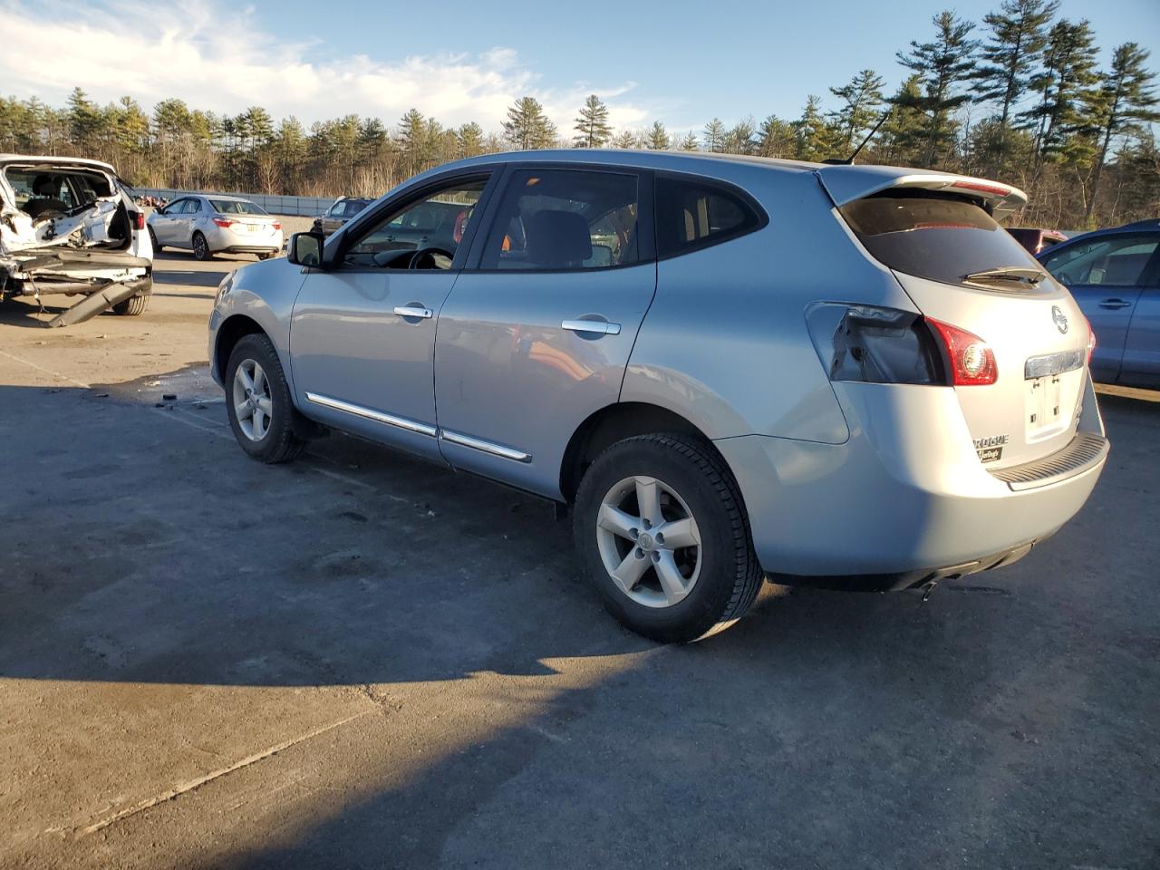 2013 Nissan Rogue - Image 2