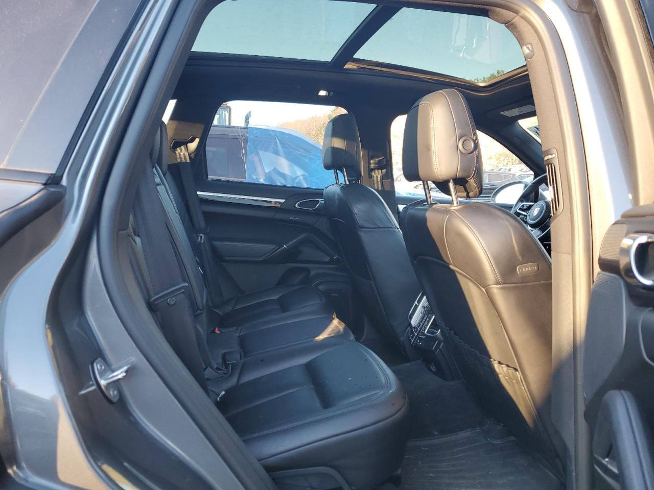 2017 Porsche Cayenne S VIN: WP1AB2A25HLA50282 Lot: 80912384