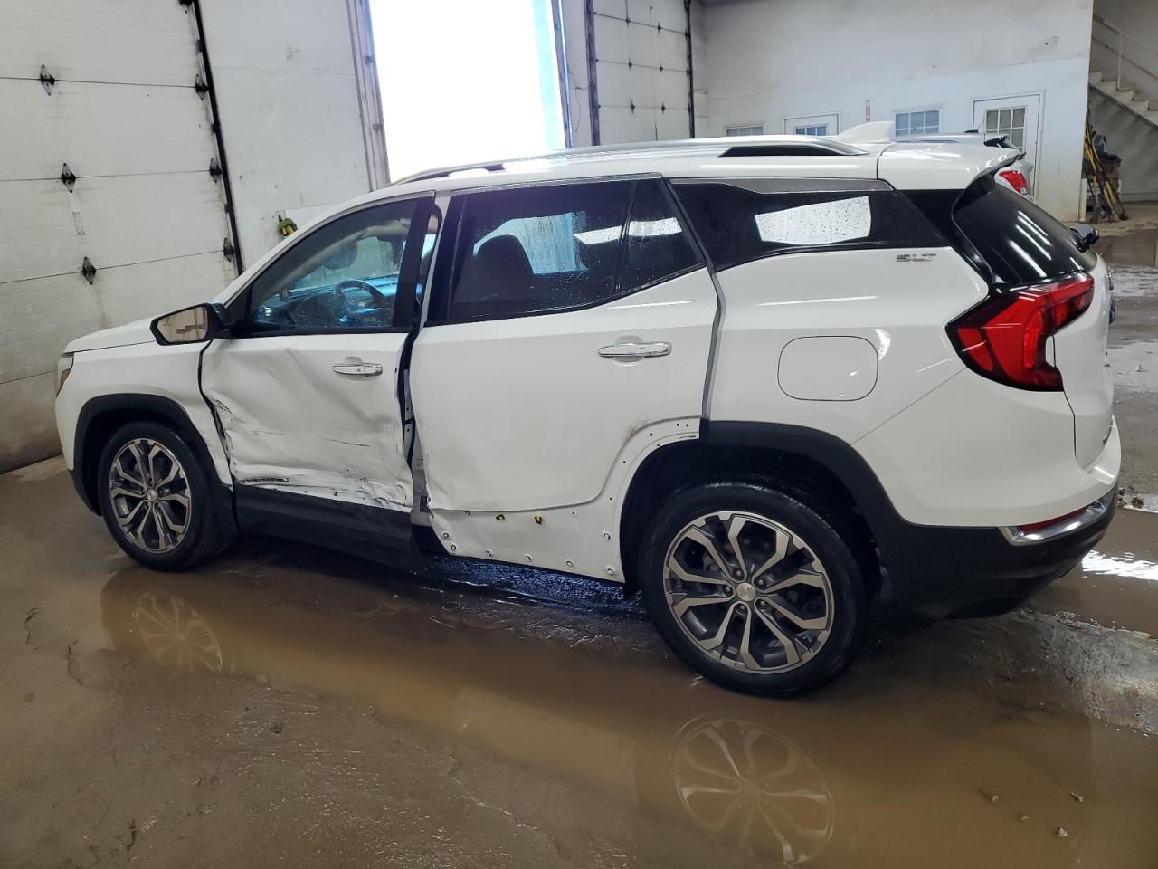 2019 GMC Terrain - Image 2