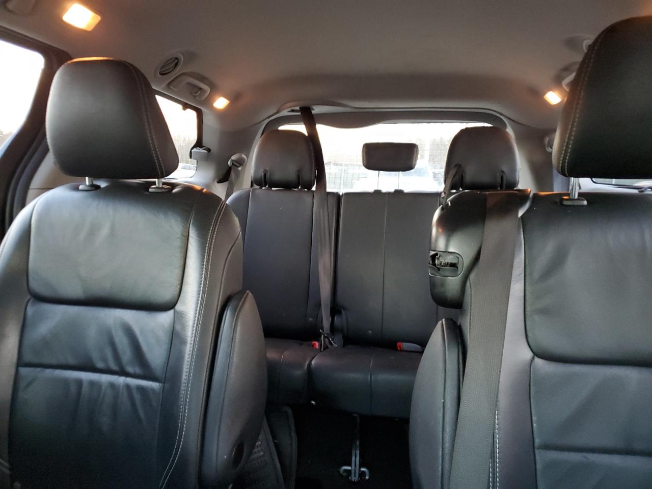 2017 Toyota Sienna - Image 10