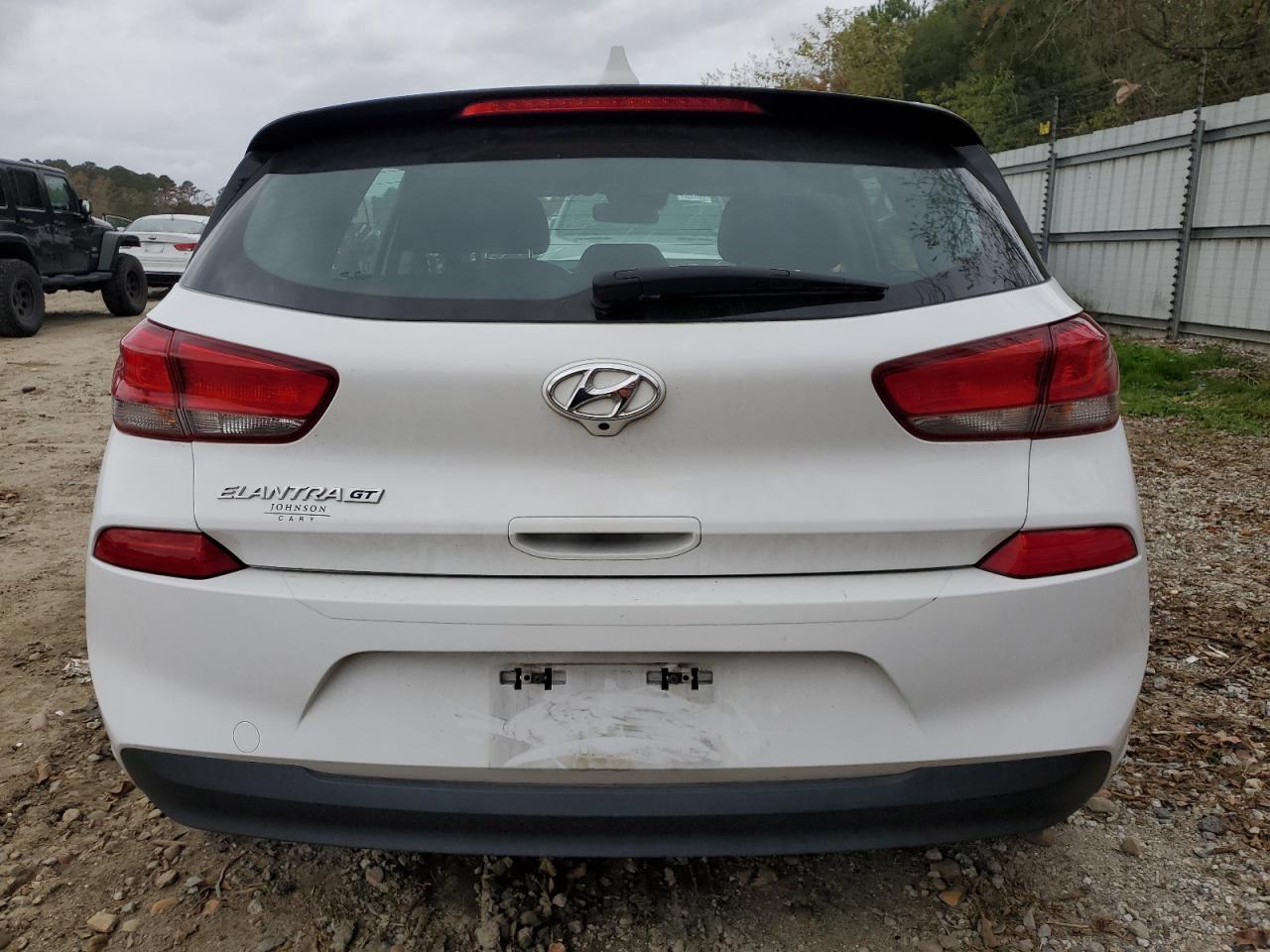 2018 Hyundai Elantra - Image 6