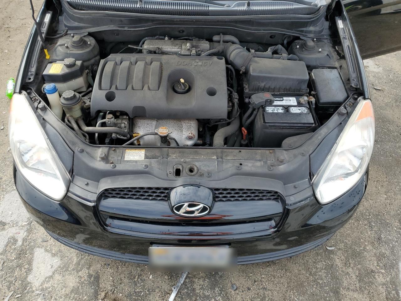2010 Hyundai Accent - Image 11