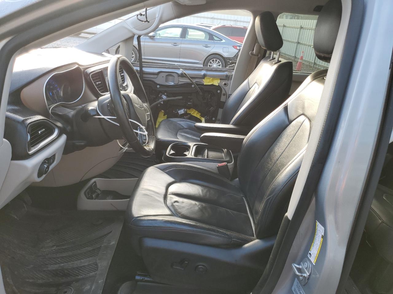 2017 Chrysler Pacifica - Image 7