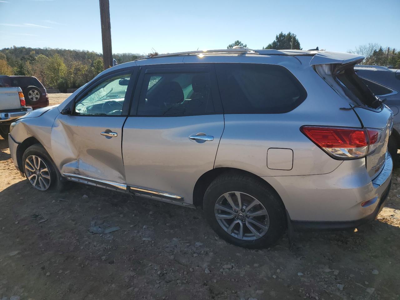 2014 Nissan Pathfinder - Image 2