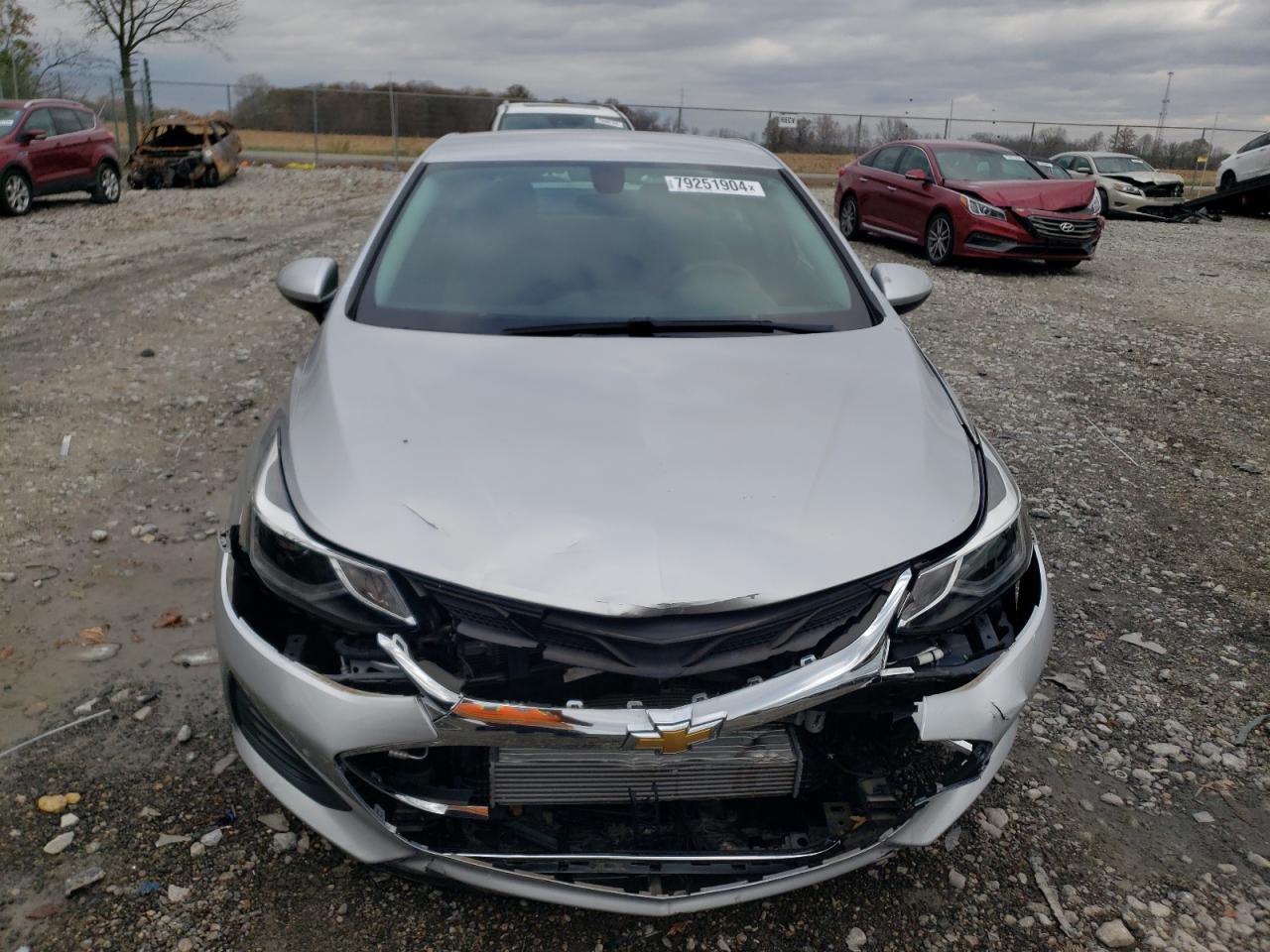 2019 Chevrolet Cruze - Image 5