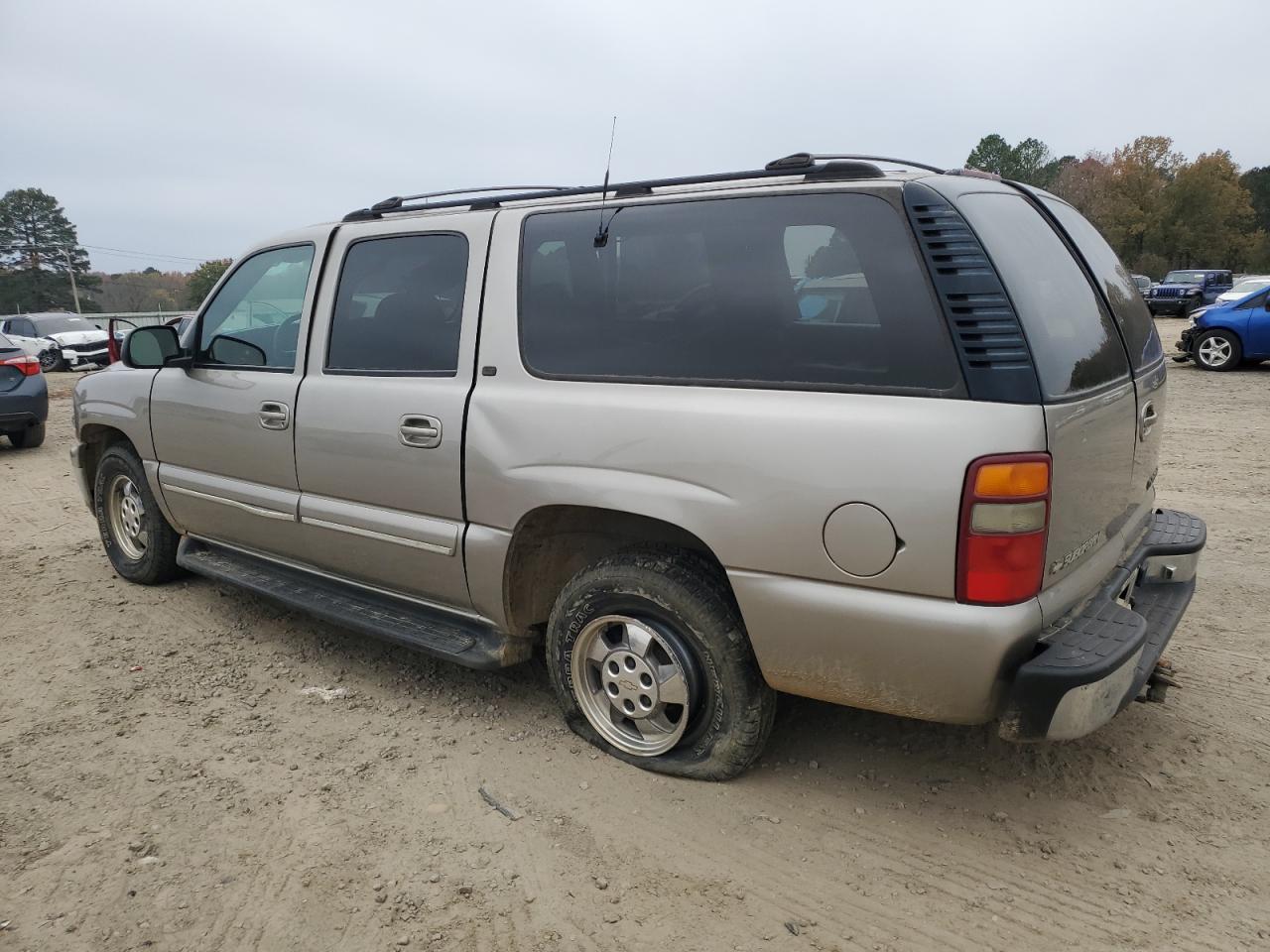 2001 Chevrolet Suburban - Image 2