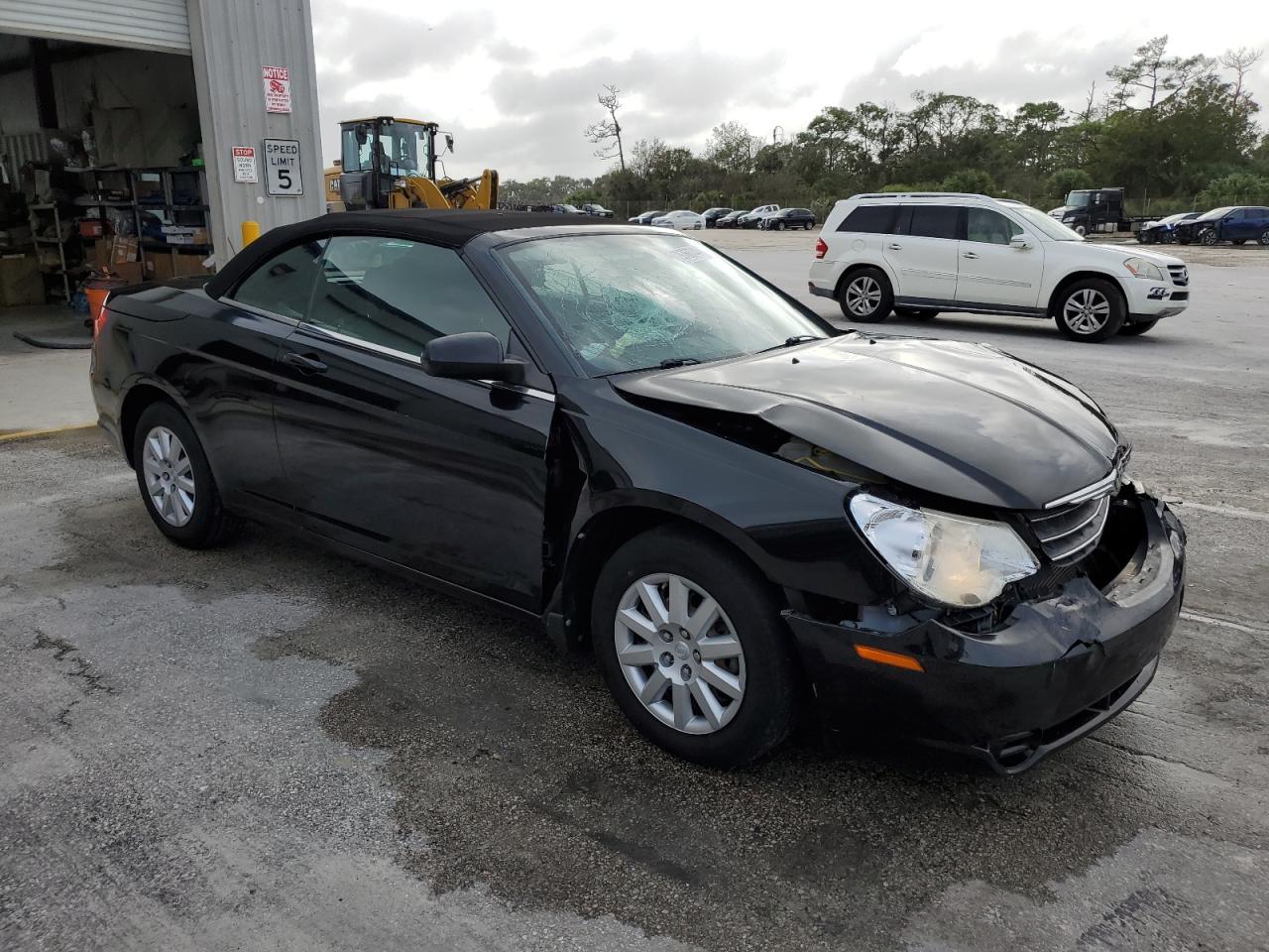 2010 Chrysler Sebring - Image 4