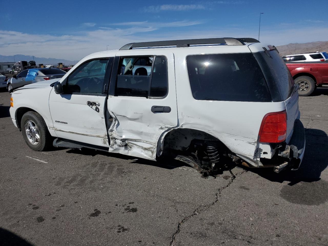 2005 Ford Explorer - Image 2