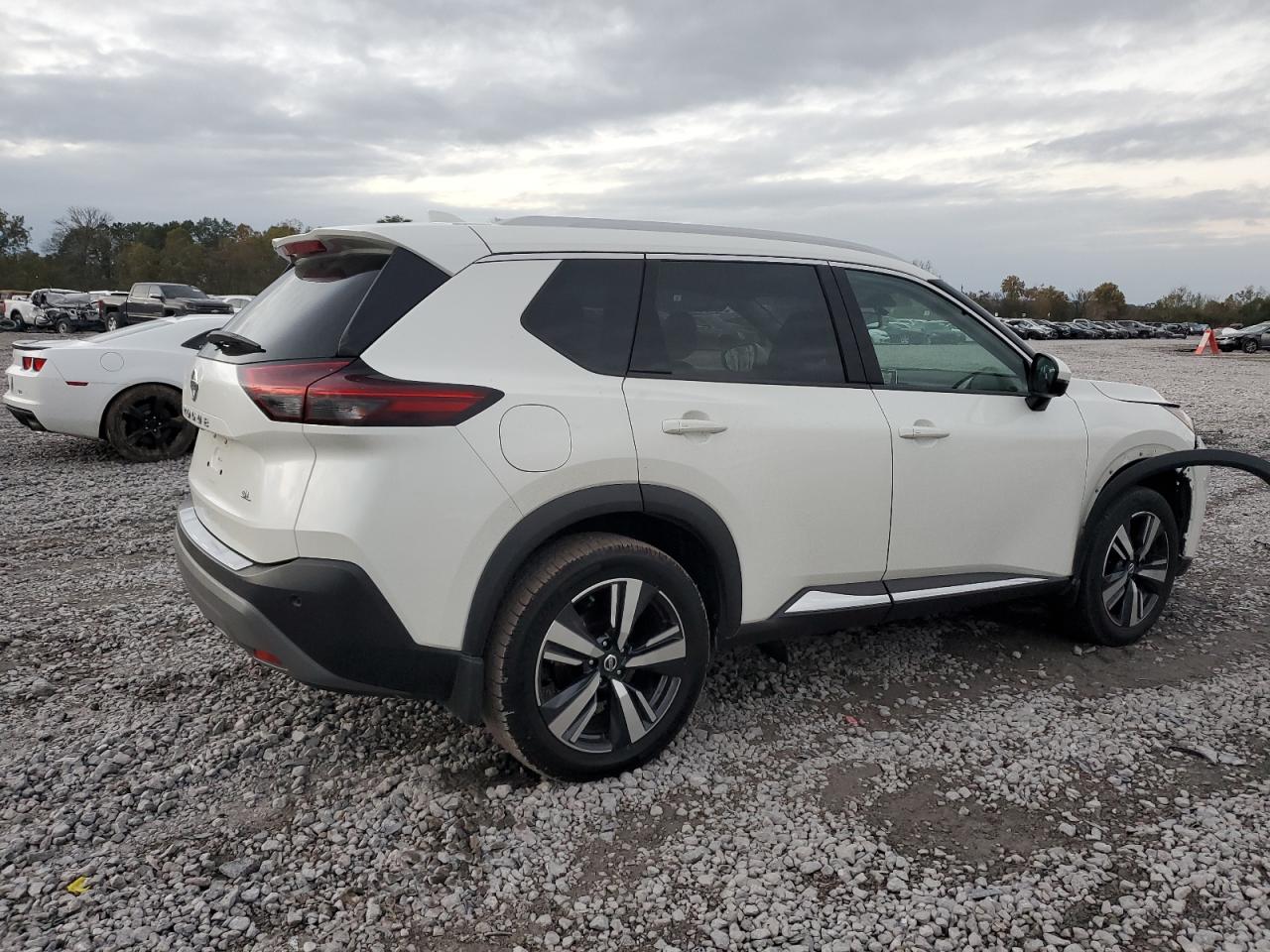 2021 Nissan Rogue - Image 3