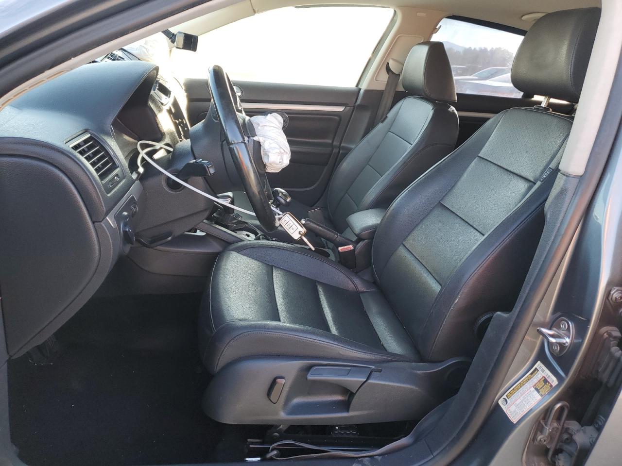 2010 Volkswagen Jetta - Image 7