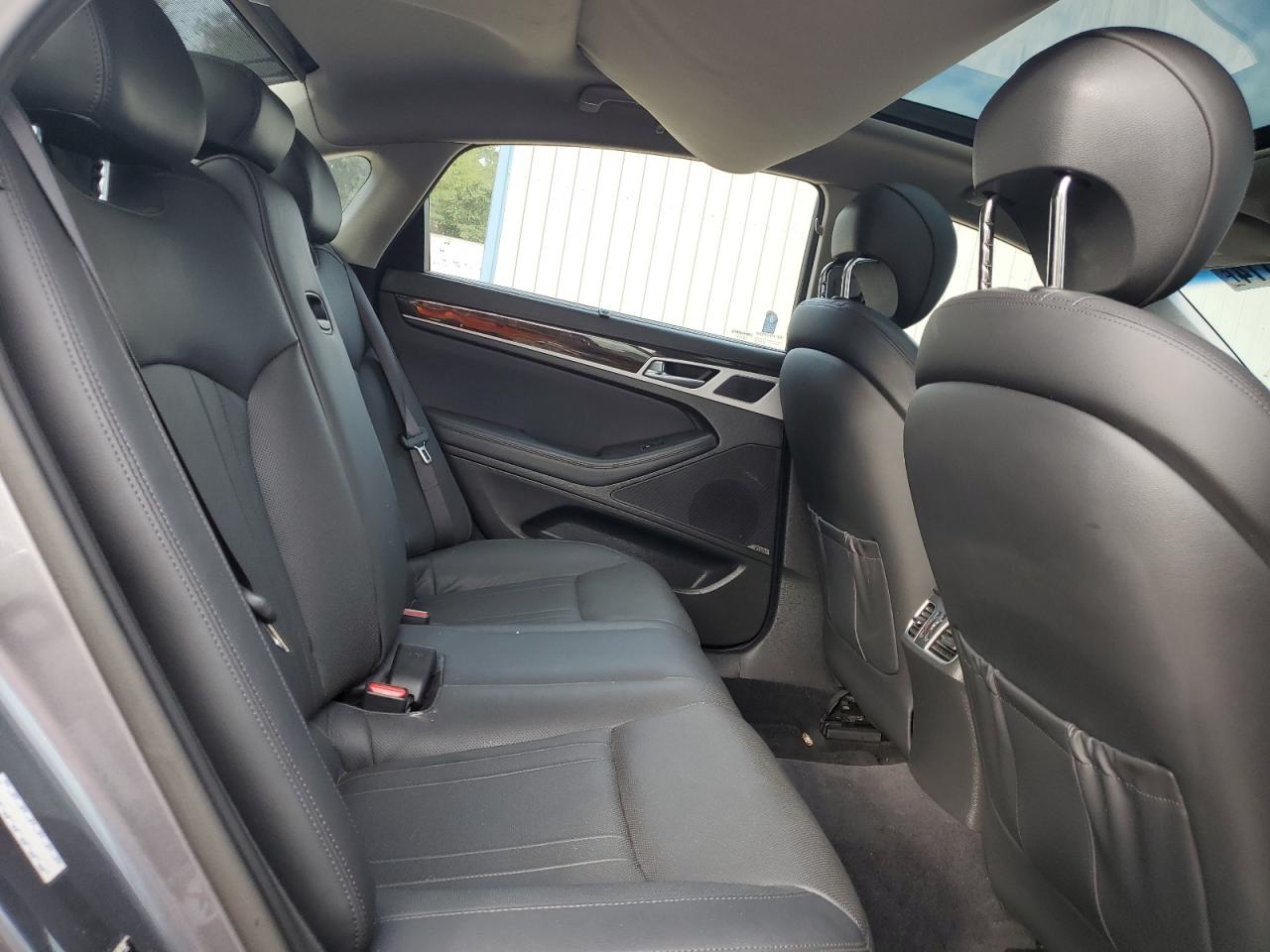 2016 Hyundai Genesis - Image 10