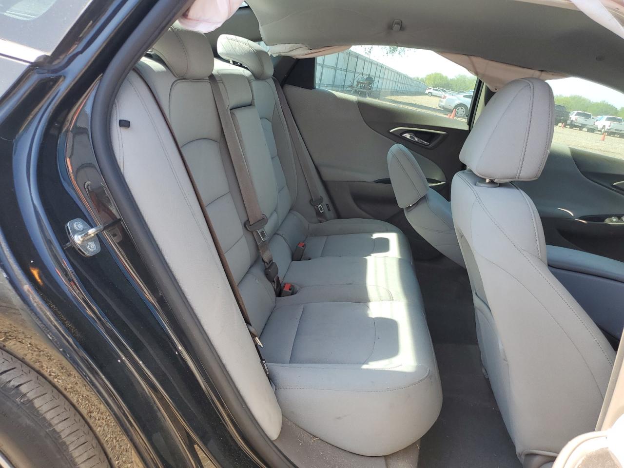 2018 Chevrolet Malibu - Image 11