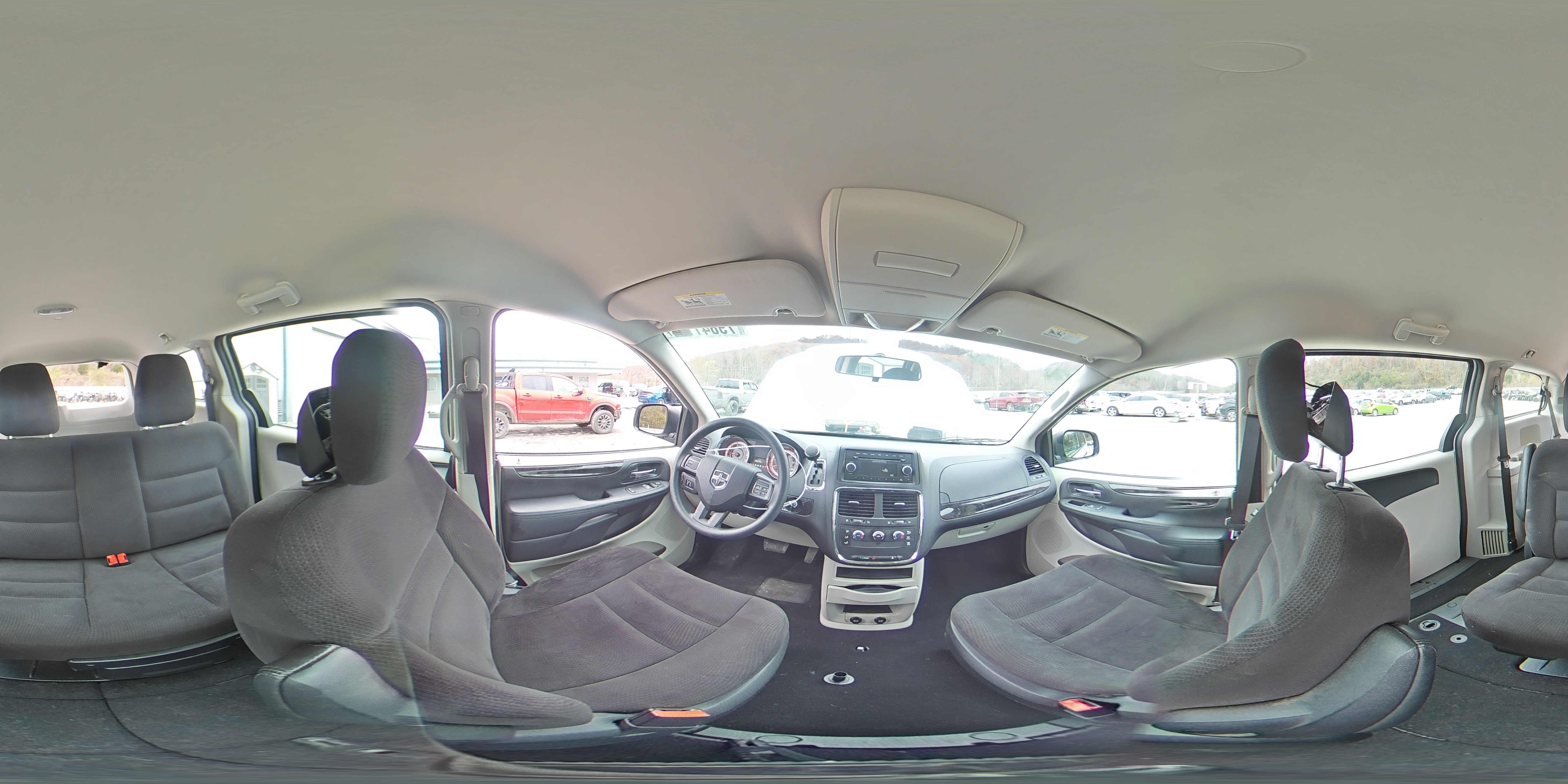 2014 Dodge Caravan - Image 13