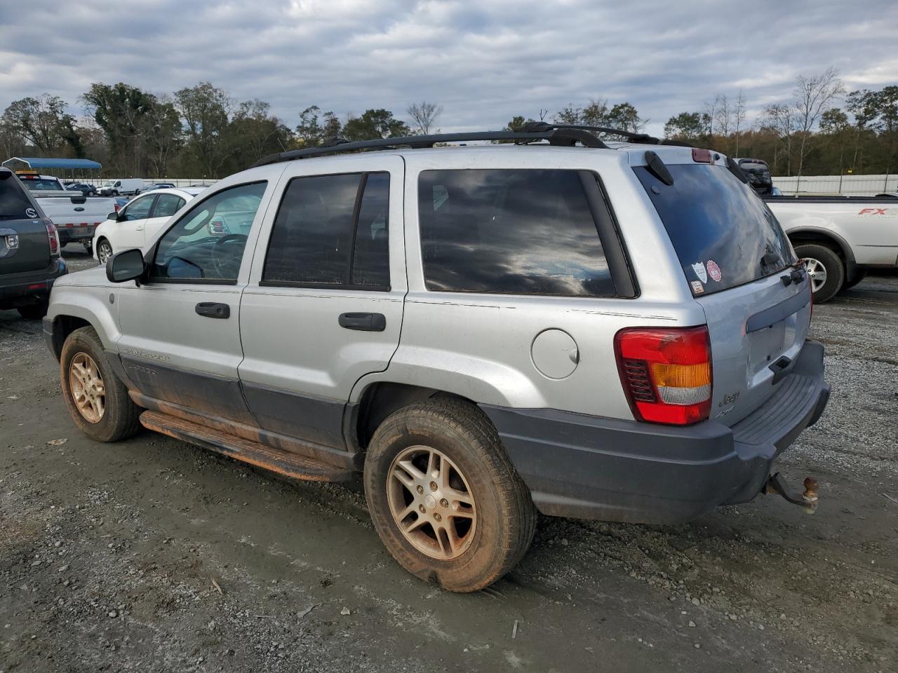 2004 Jeep Grand Cherokee - Image 2