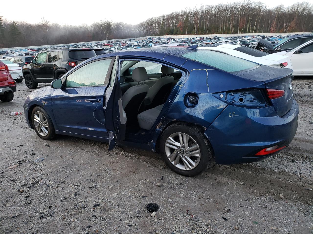 2019 Hyundai Elantra - Image 2