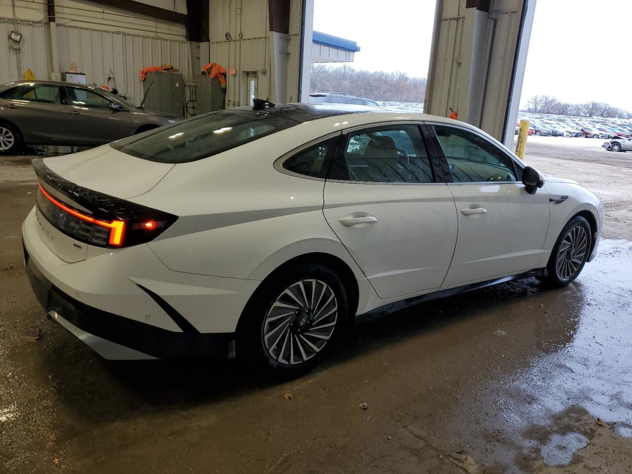 2024 Hyundai Sonata - Image 3