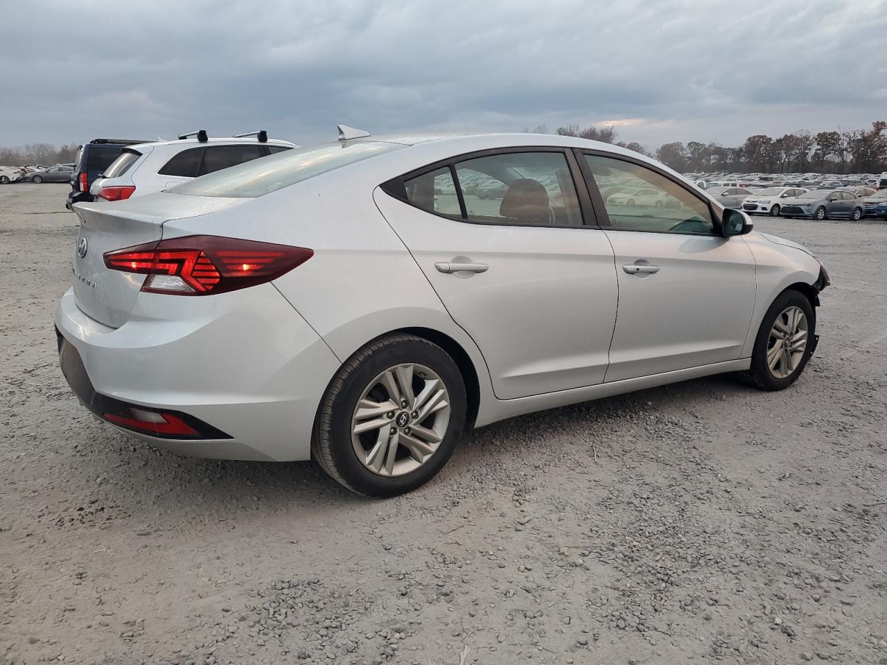 2019 Hyundai Elantra - Image 3