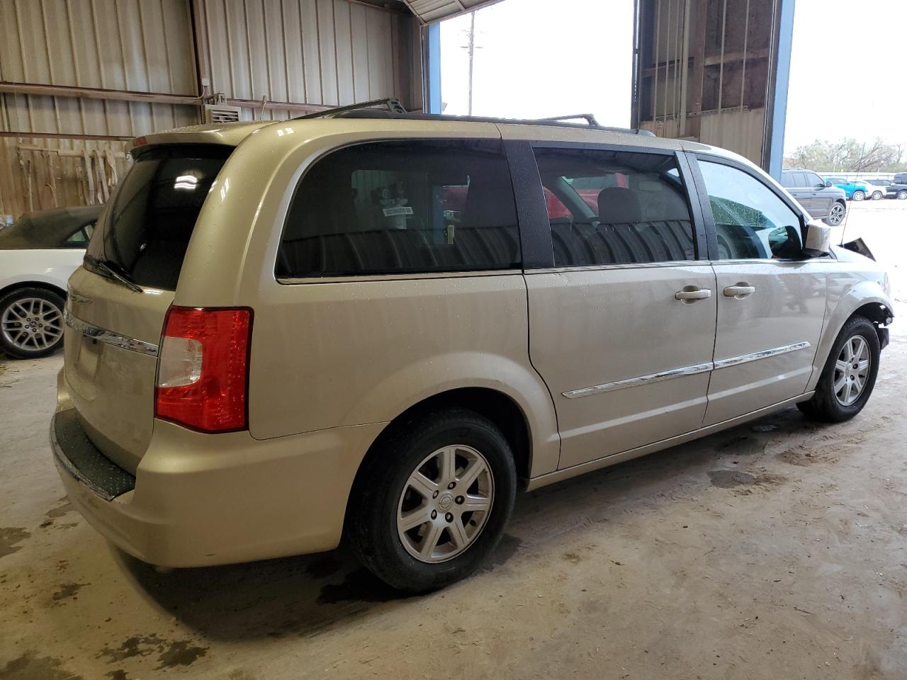 2013 Chrysler Town & Country - Image 3