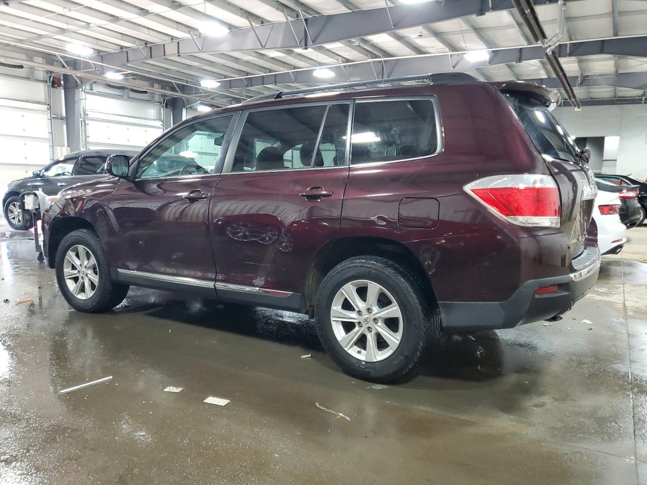 2011 Toyota Highlander - Image 2