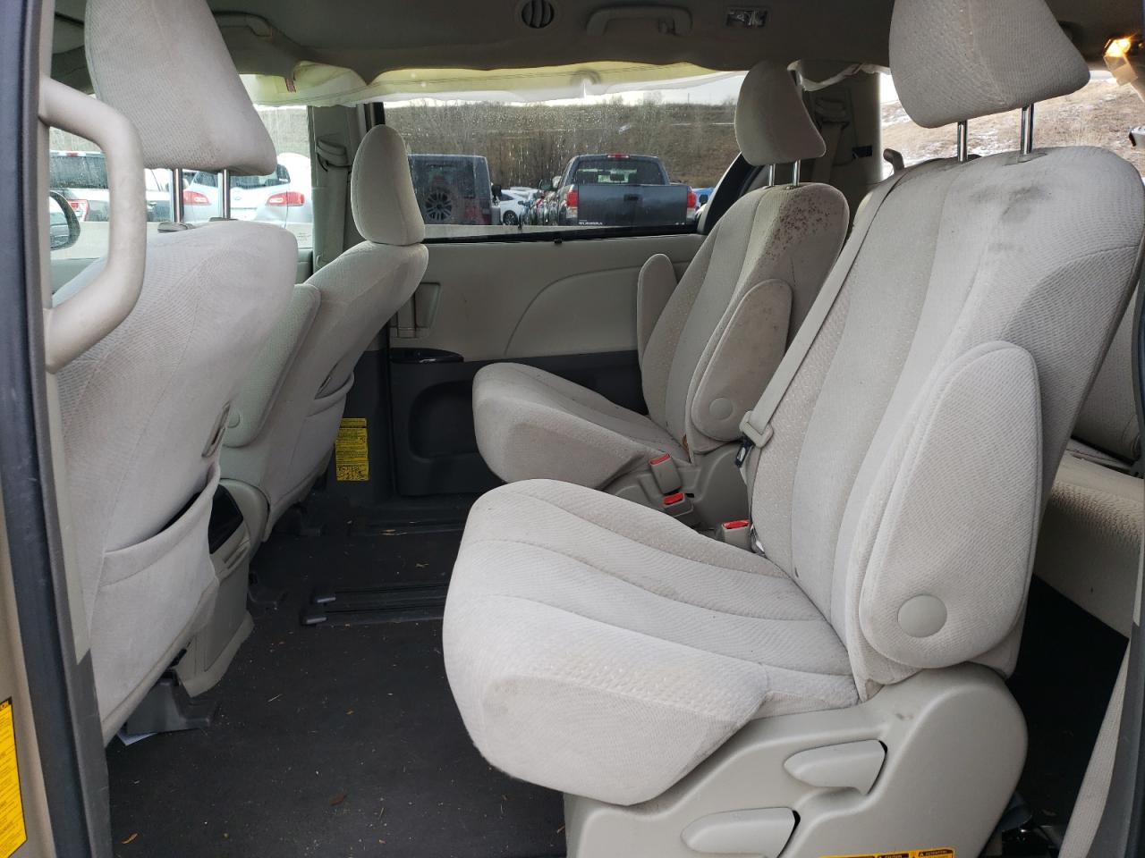 2011 Toyota Sienna - Image 12