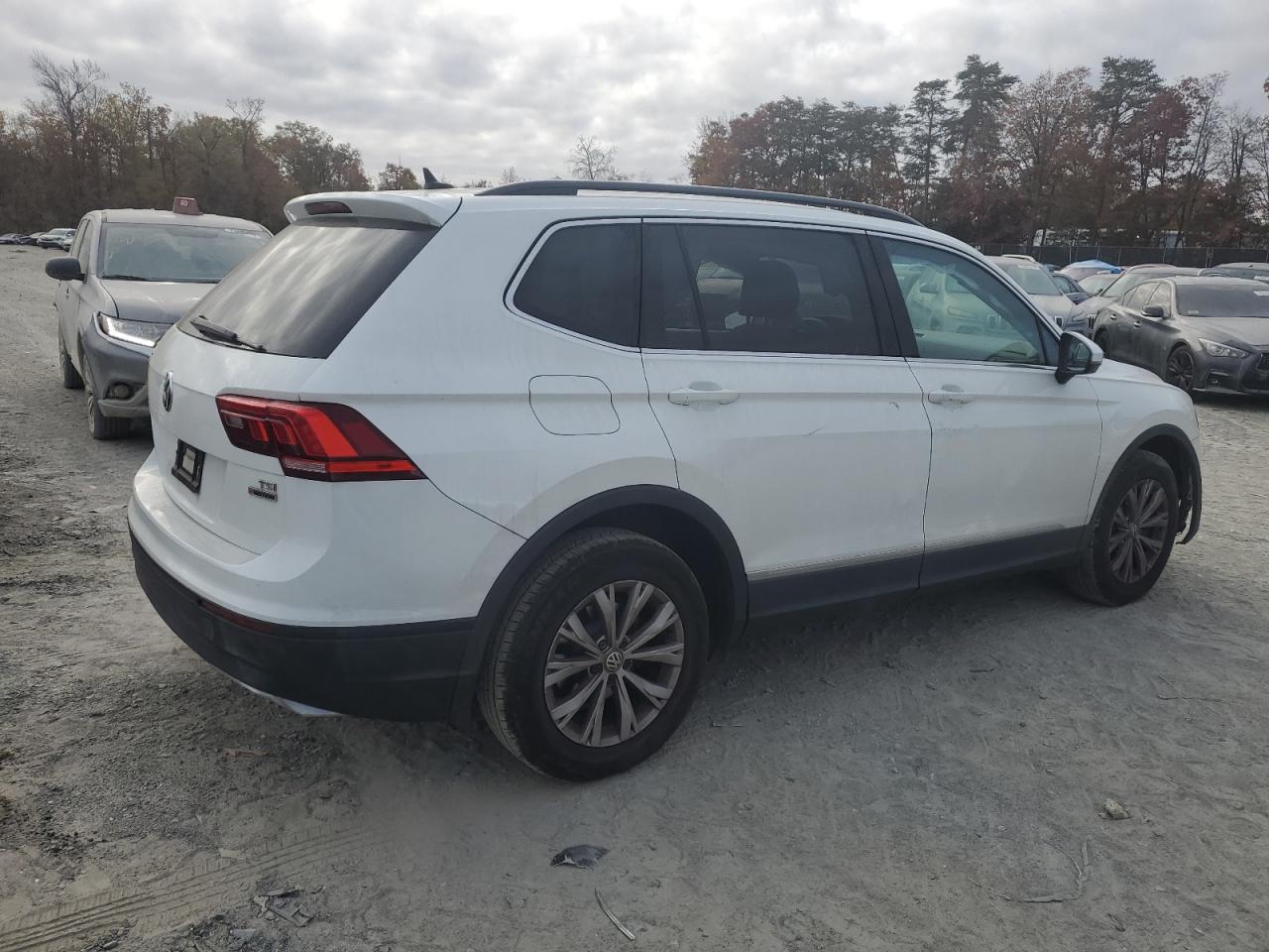 2018 Volkswagen Tiguan - Image 3