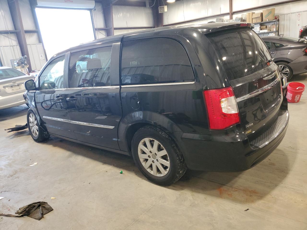 2016 Chrysler Town & Country - Image 2