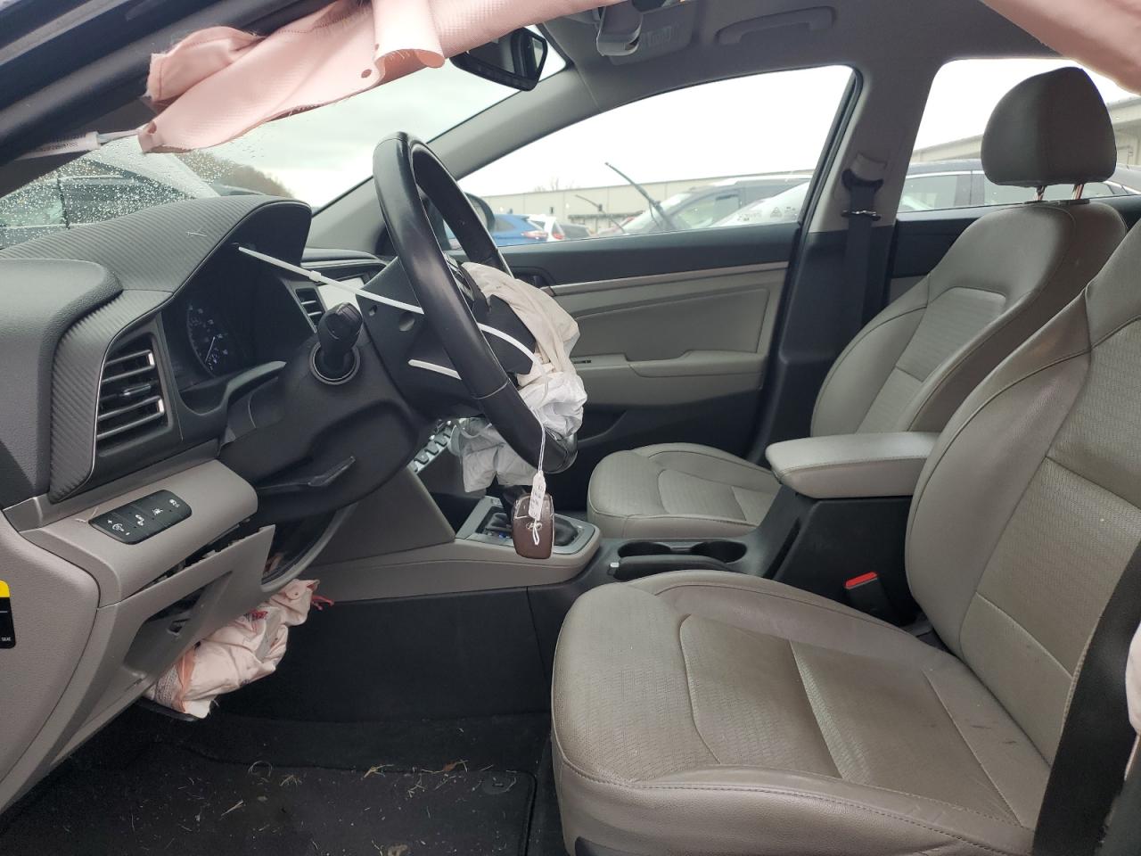 2019 Hyundai Elantra - Image 7