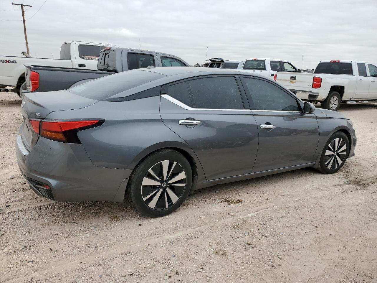 2021 Nissan Altima - Image 3