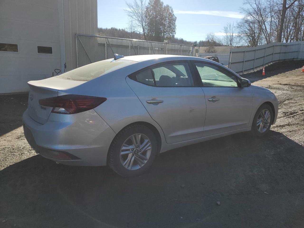 2019 Hyundai Elantra - Image 3