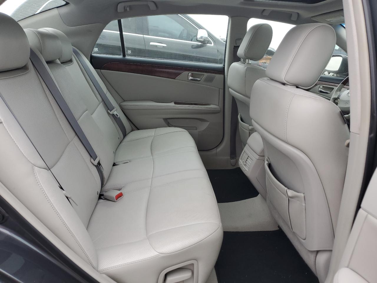 2011 Toyota Avalon - Image 10
