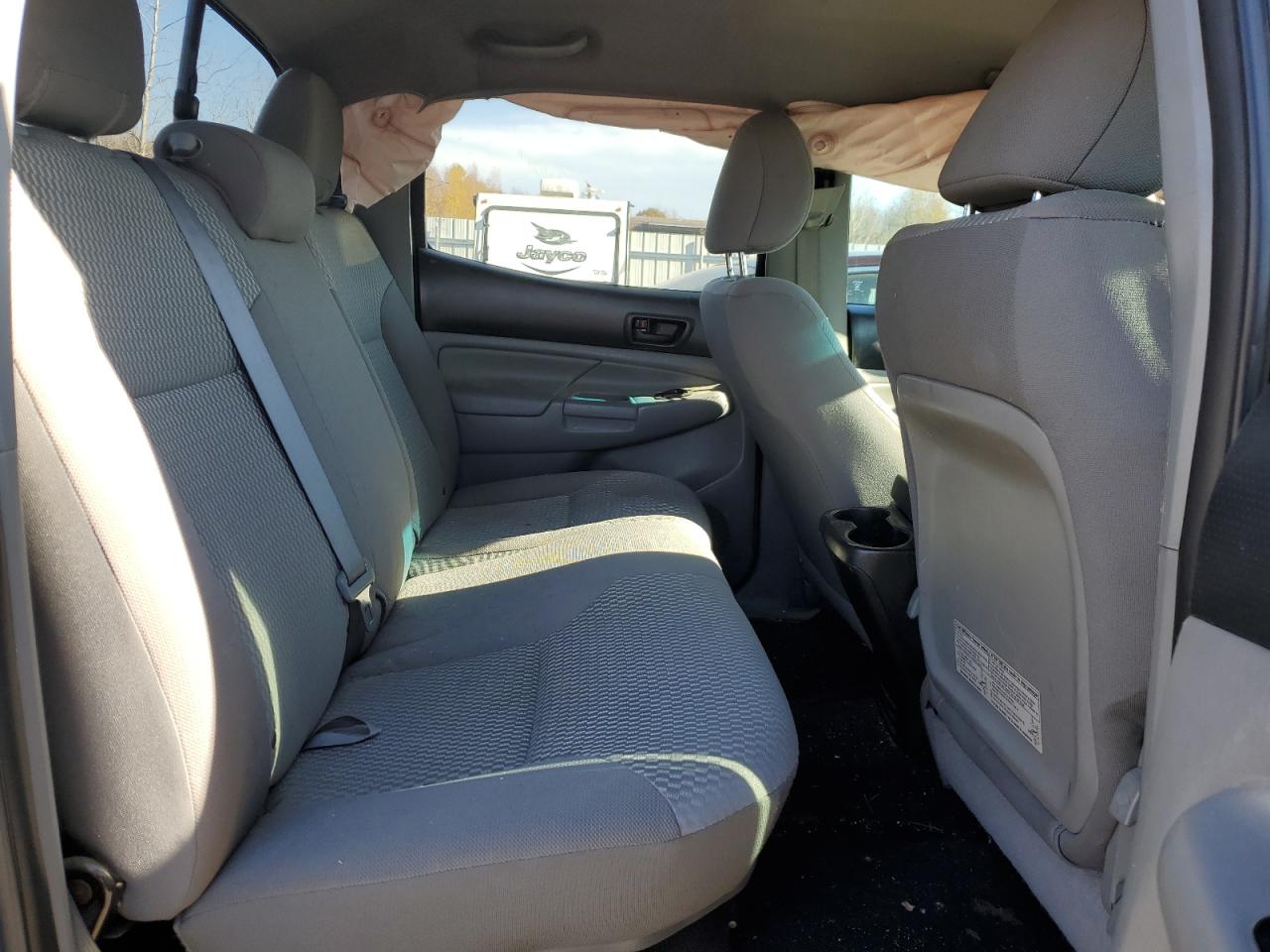2015 Toyota Tacoma - Image 10