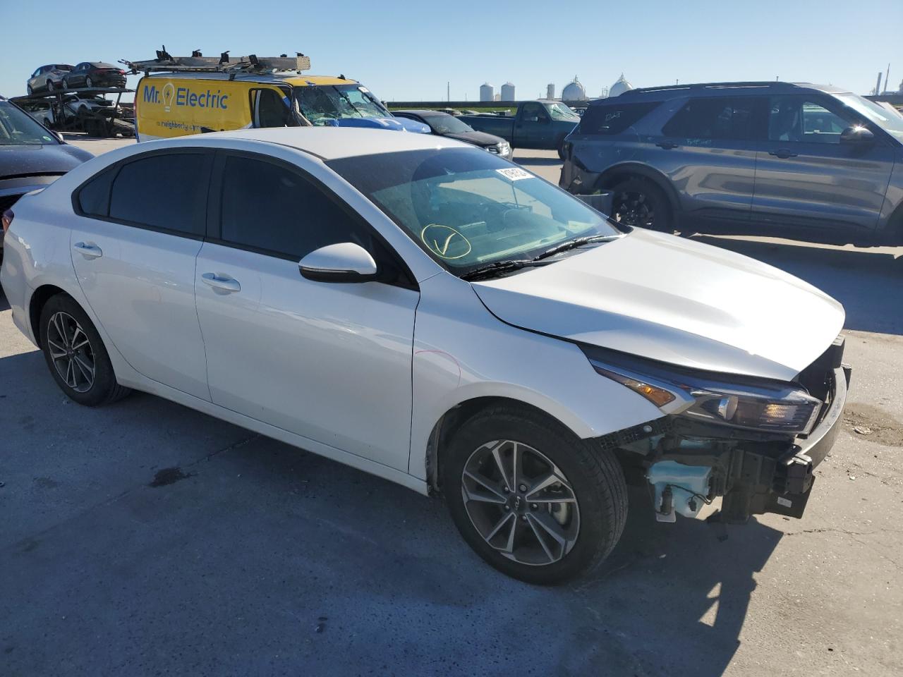 VIN 3KPF24AD0PE649733 2023 KIA FORTE no.4