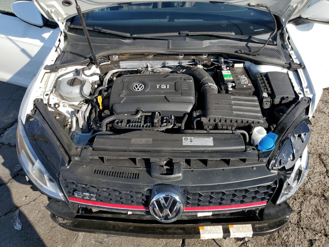 2017 Volkswagen GTI - Image 13
