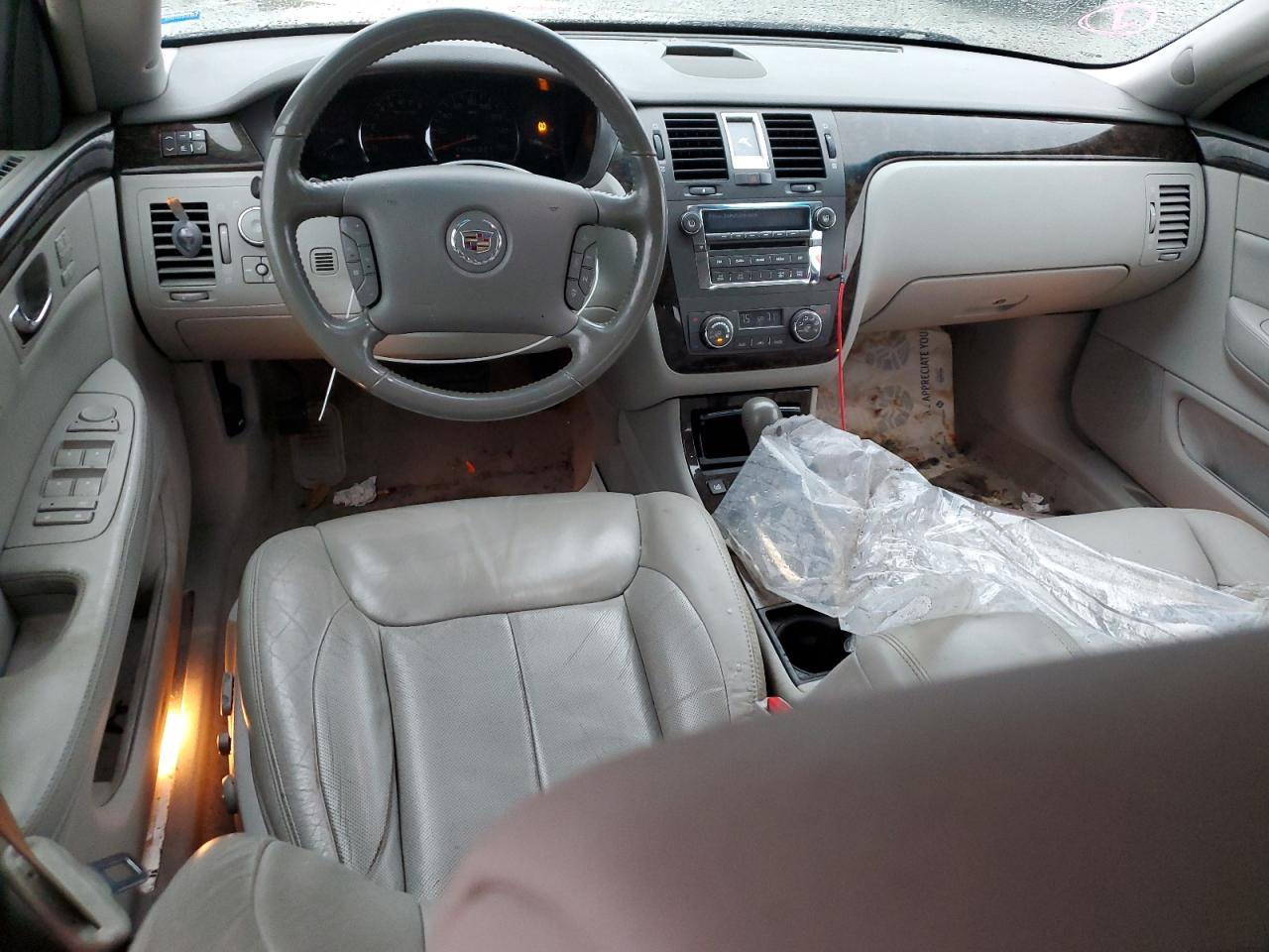 2010 Cadillac DTS - Image 8