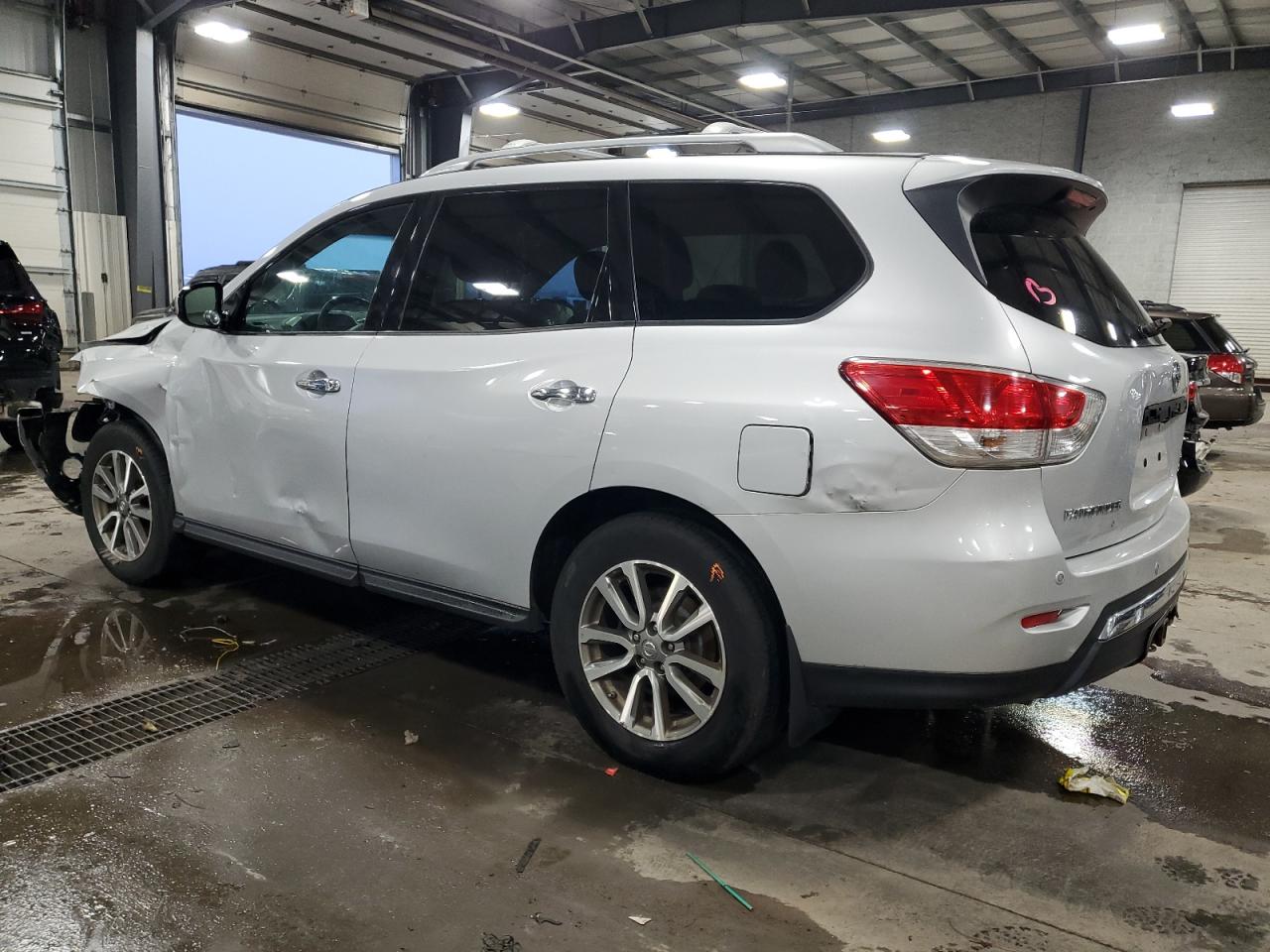 2013 Nissan Pathfinder - Image 2