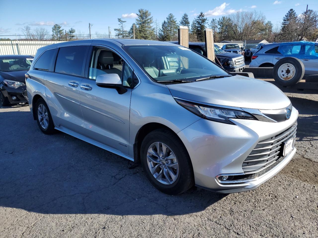 2021 Toyota Sienna - Image 4