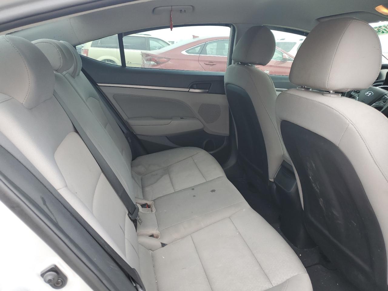 2017 Hyundai Elantra - Image 10