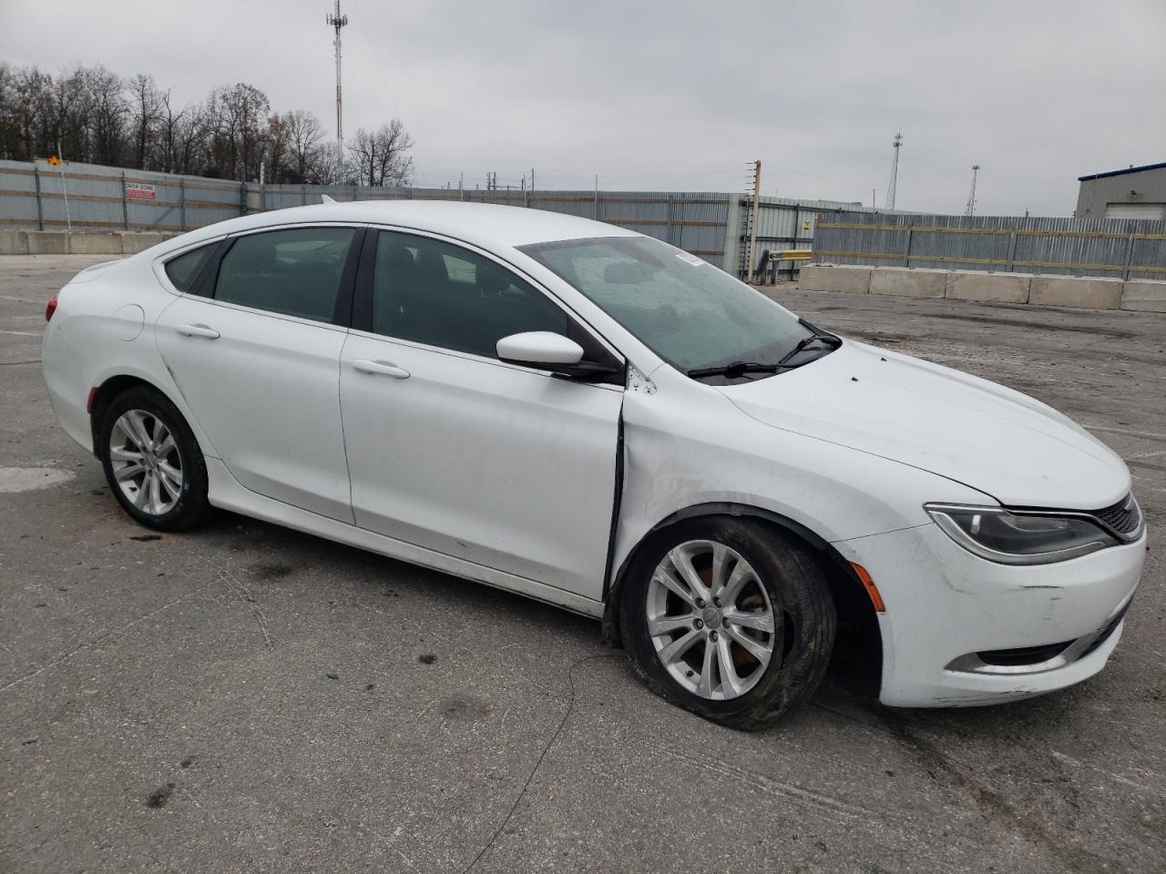 2016 Chrysler 200 - Image 4