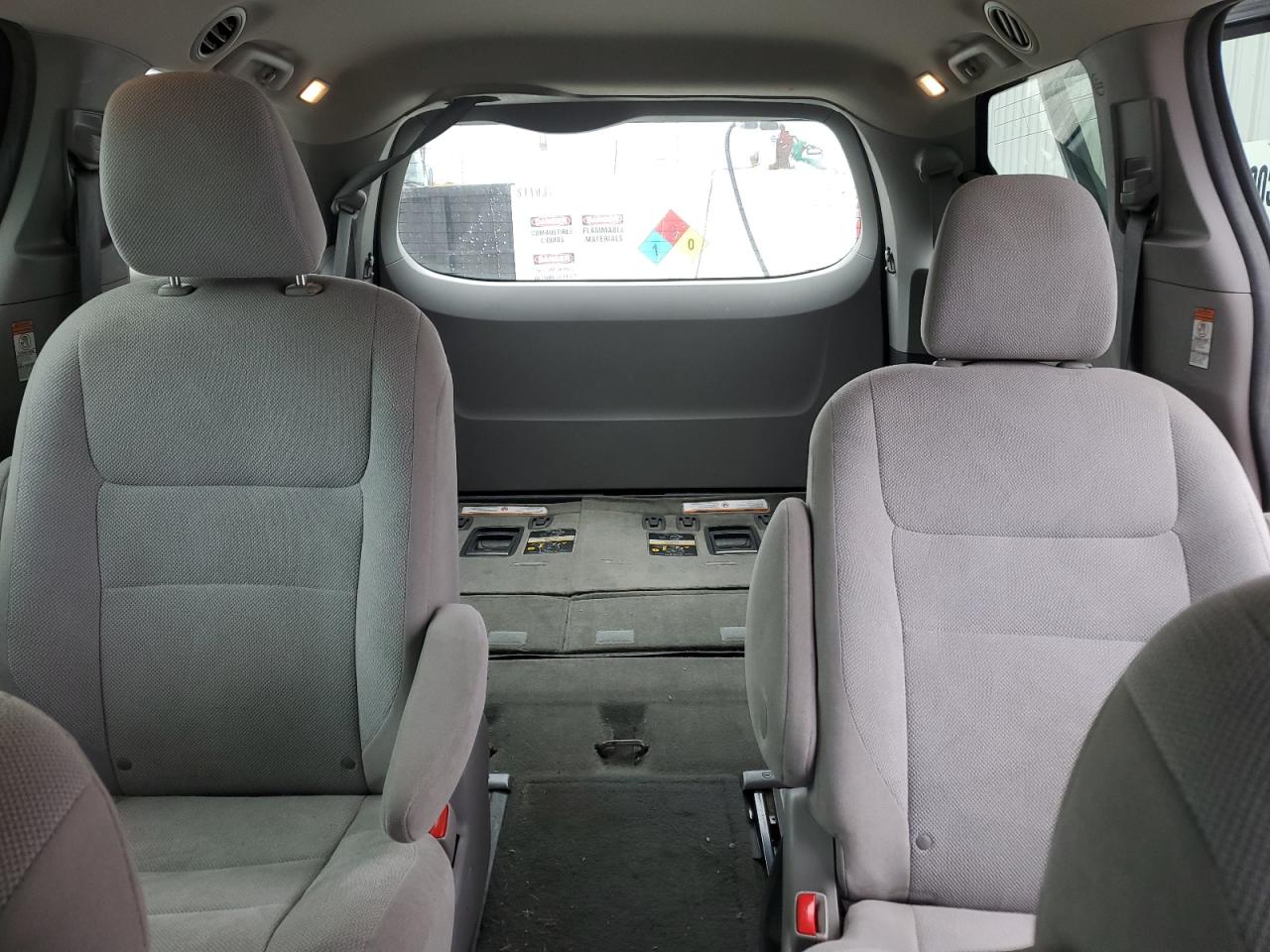 2015 Toyota Sienna - Image 10
