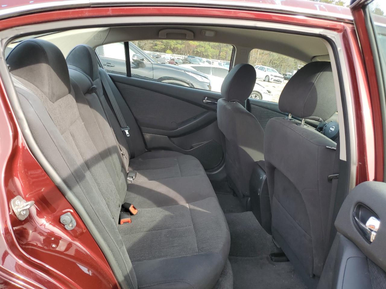 2012 Nissan Altima - Image 10