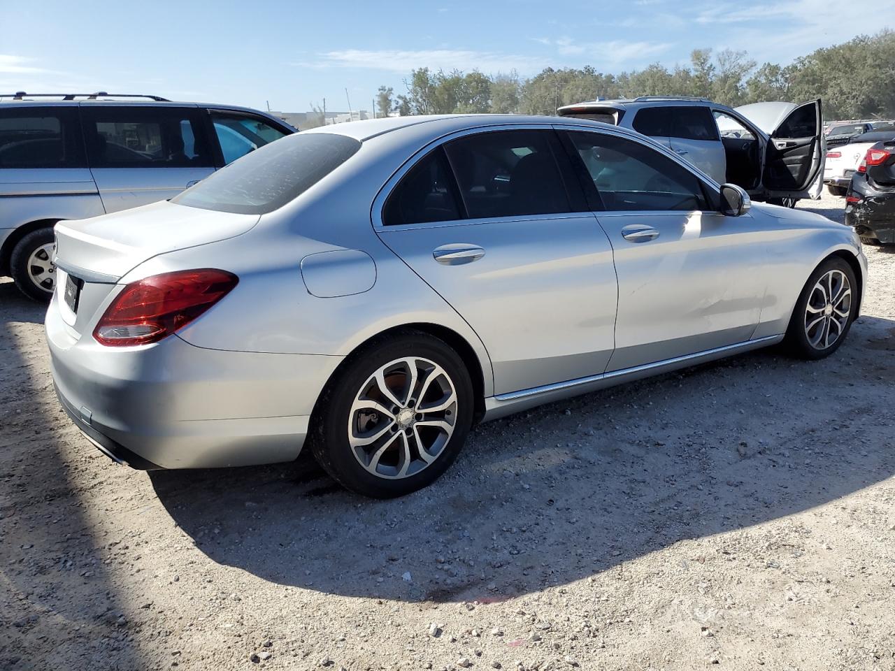 VIN 55SWF4JB2FU067661 2015 MERCEDES-BENZ C-CLASS no.3