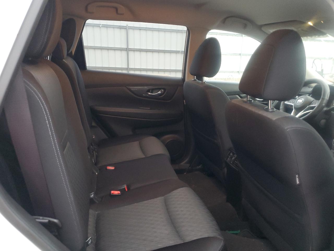 2017 Nissan Rogue - Image 11