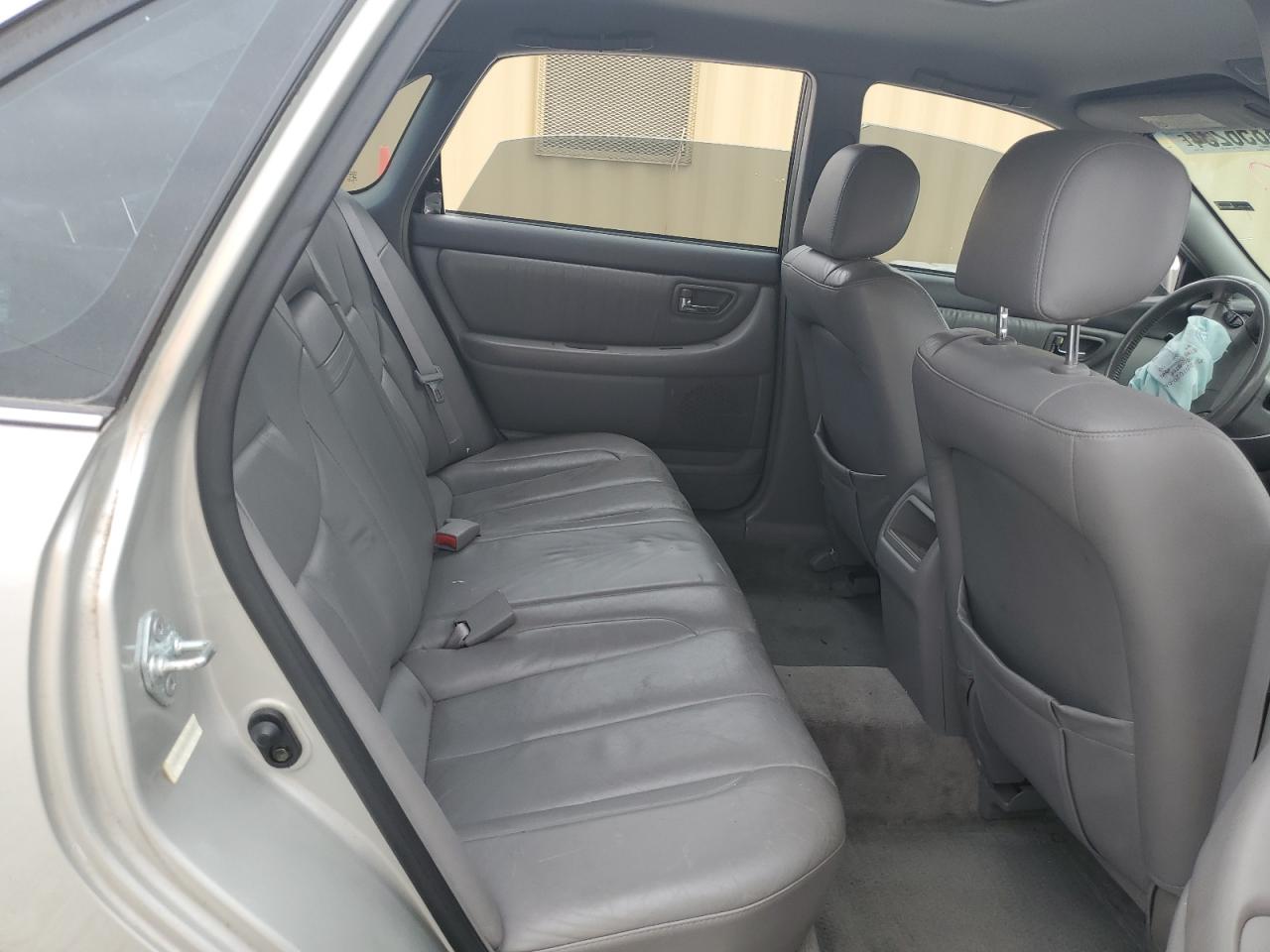2001 Toyota Avalon - Image 10