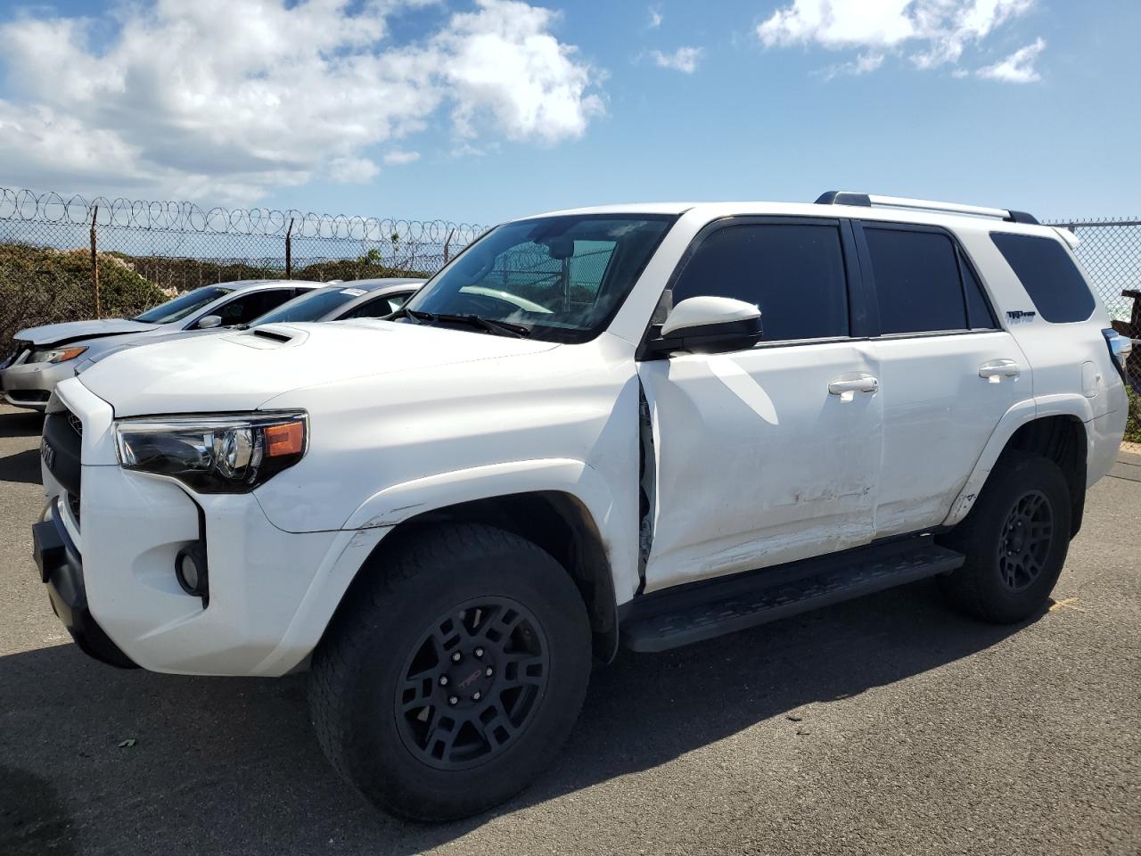 VIN JTEBU5JR0J5592037 2018 TOYOTA 4RUNNER no.1