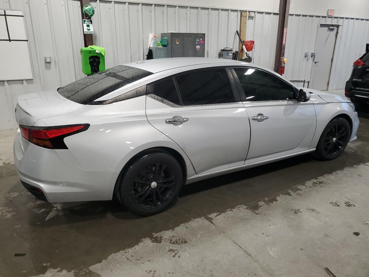 2020 Nissan Altima - Image 3