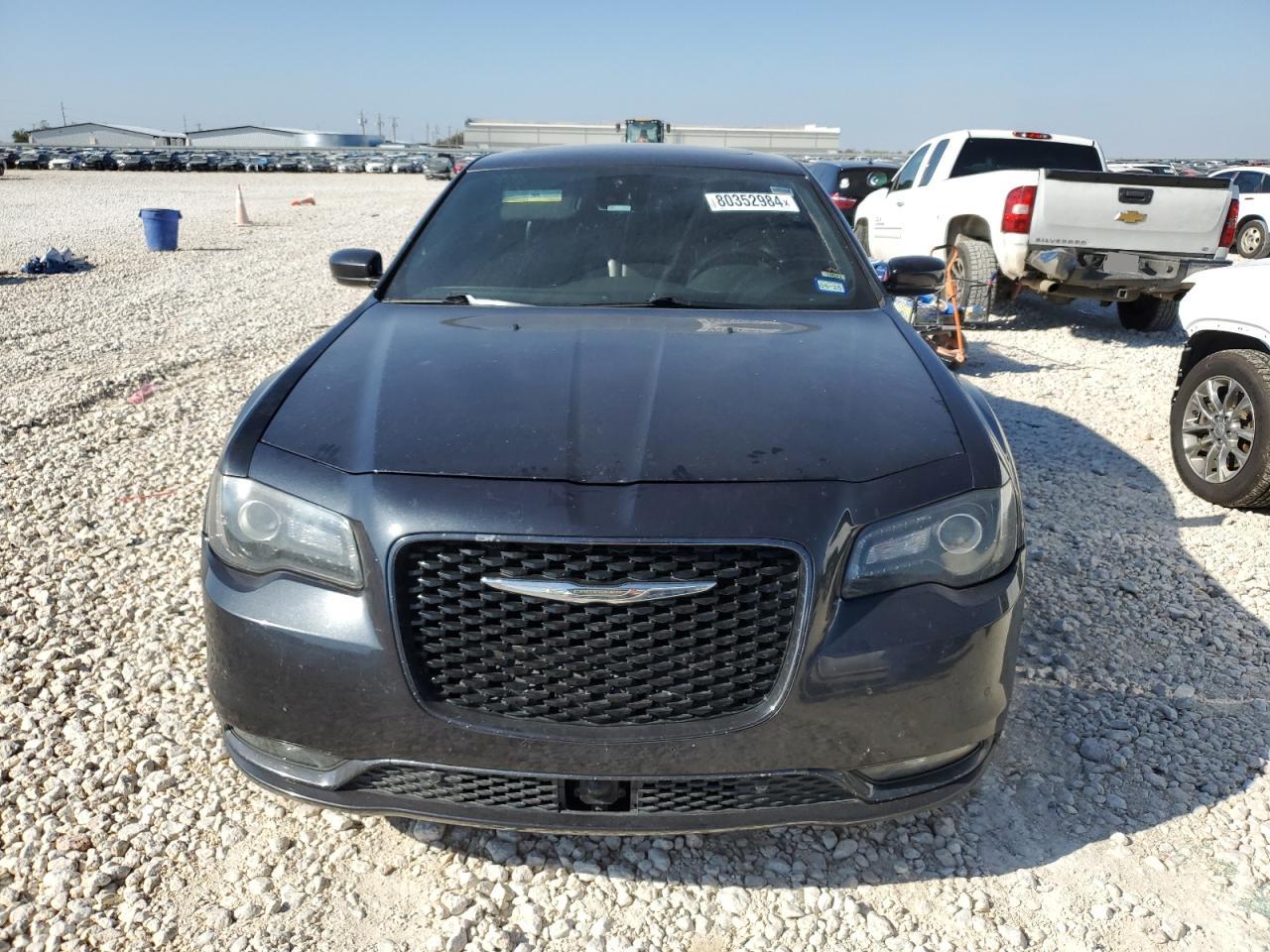 VIN 2C3CCABG1JH240003 2018 CHRYSLER 300 no.5