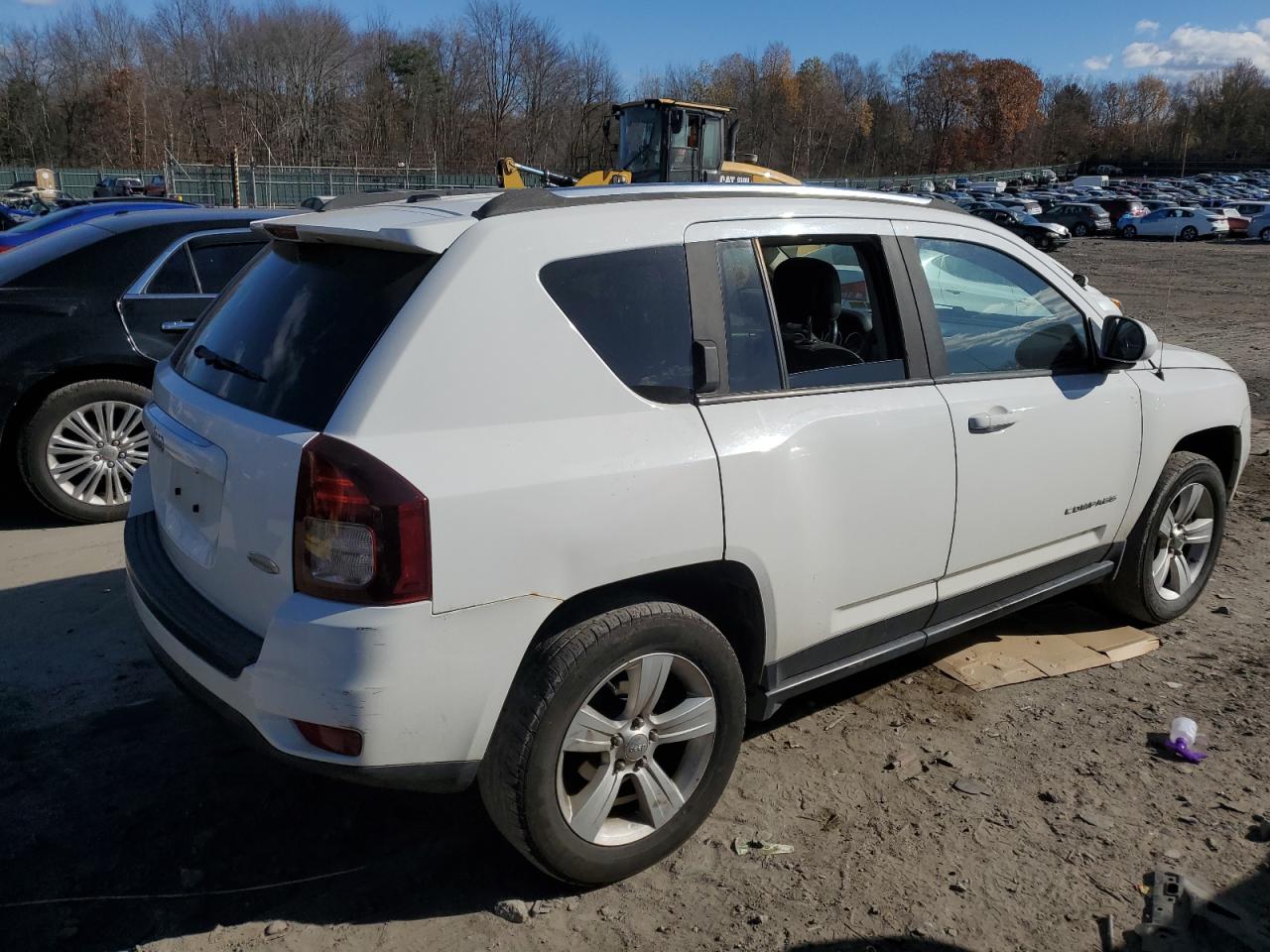 VIN 1C4NJDEB3ED642233 2014 JEEP COMPASS no.3